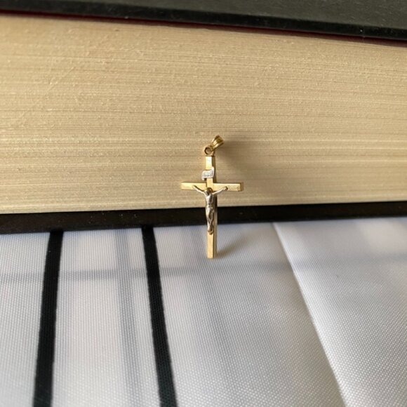 14k Gold Fill Cross Pendant - Picture 1 of 2
